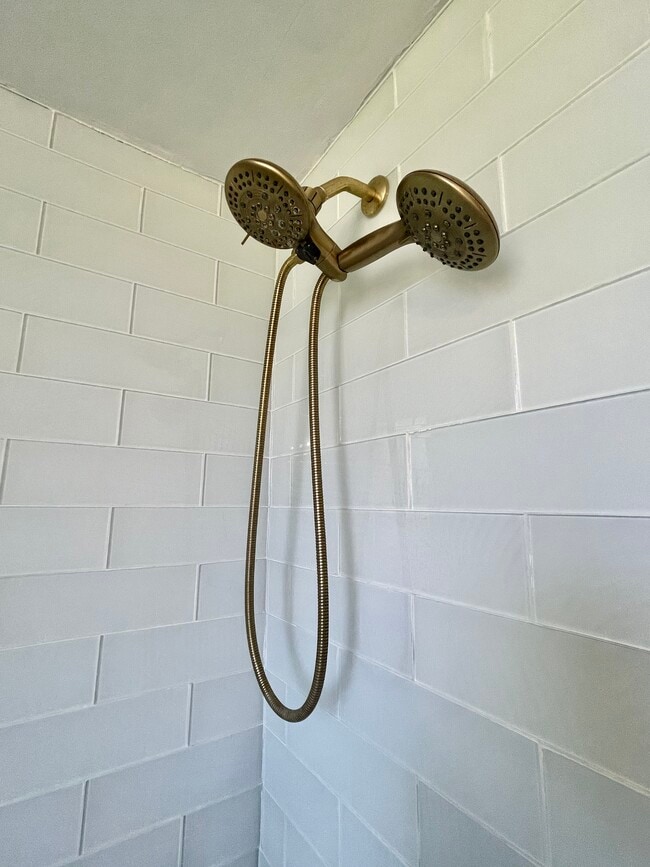 Building Photo - 1943 Sky Dr