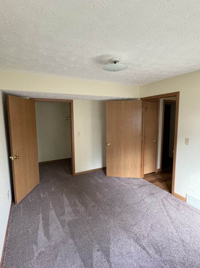 Bedroom 2 Walk-in Closet - 200 Park Dr