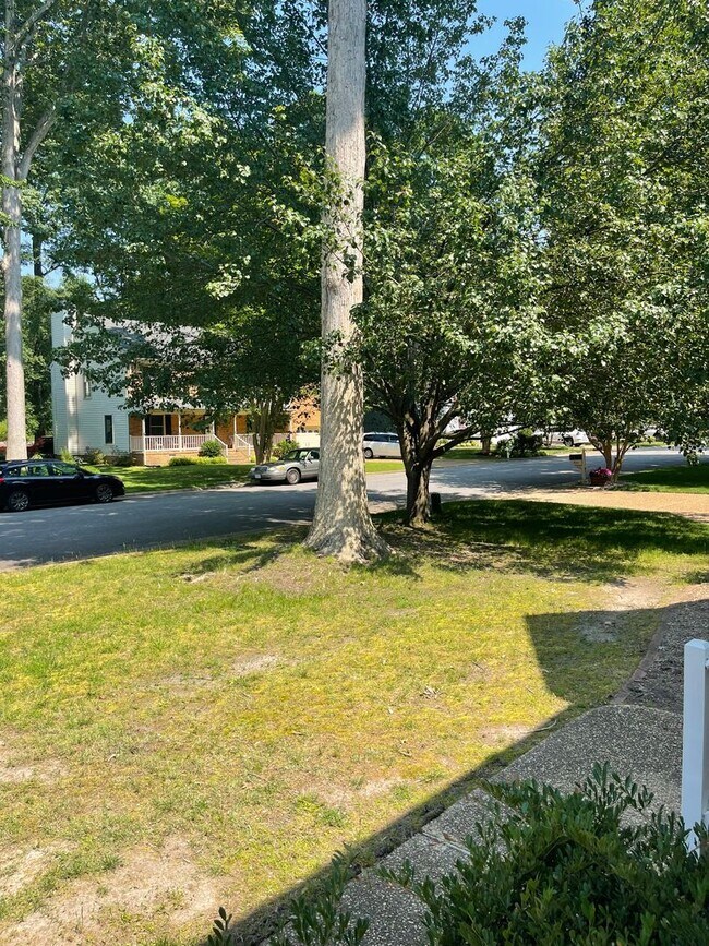 Building Photo - 403 Coach Hovis Dr