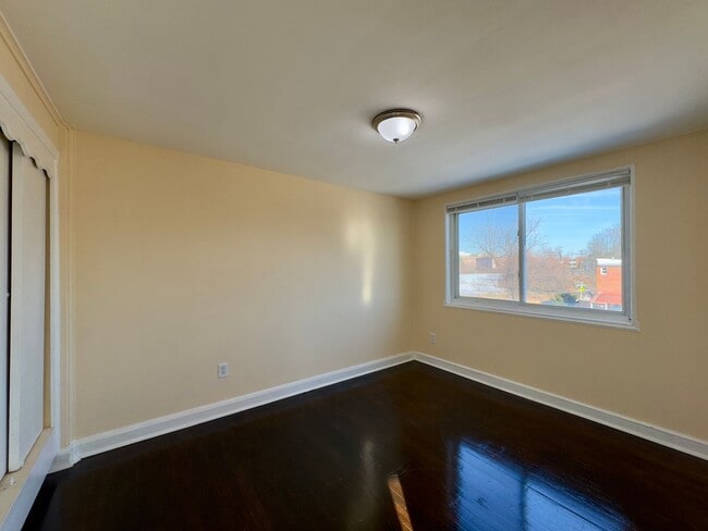 Building Photo - Charming 3 Bedroom/2 Bathroom Townhome in Violetville MD!