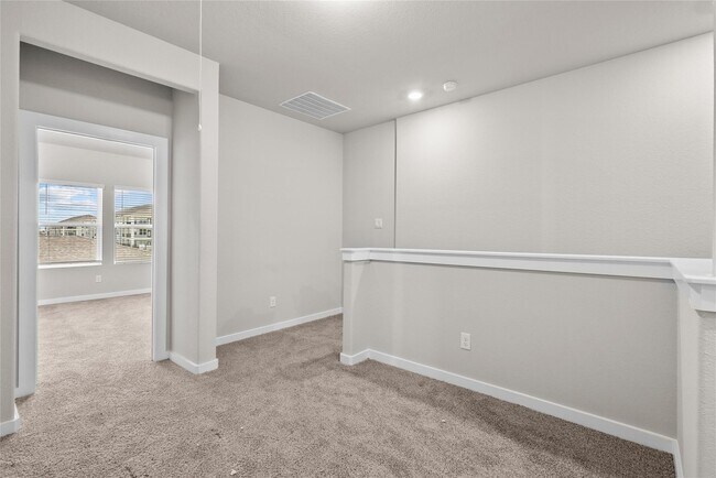 Building Photo - 594 Avisa Dr