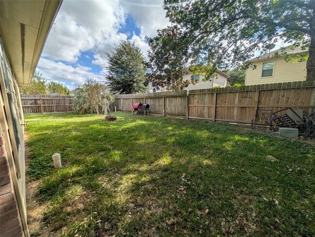 Building Photo - 714 N Vista Dr