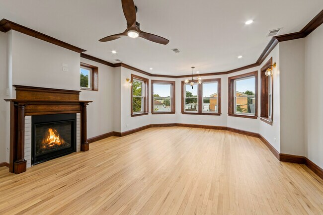 Building Photo - 4834 N Springfield Ave
