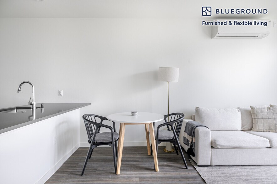 Building Photo - 1000 E Yesler Wy