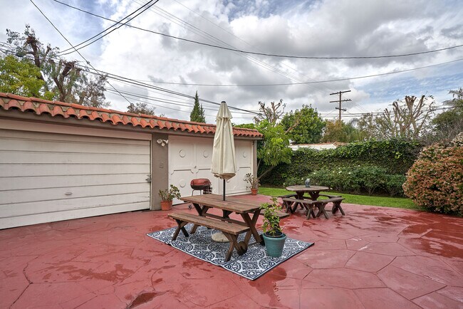 Building Photo - 1237 Hi Point St