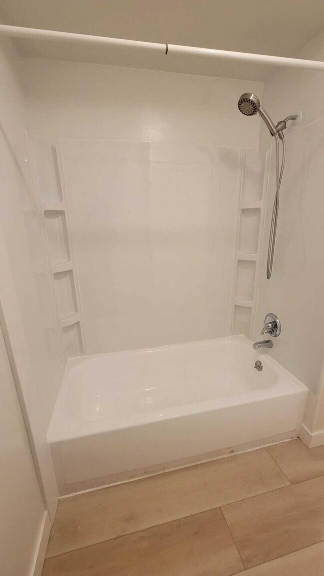 Building Photo - 655 Robinwood Dr