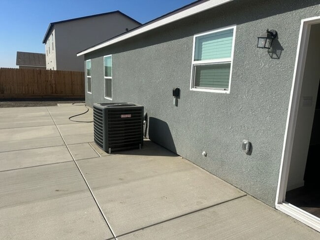 Building Photo - Tulare smart home, DR HORTON built home coming soon! Energy efficient