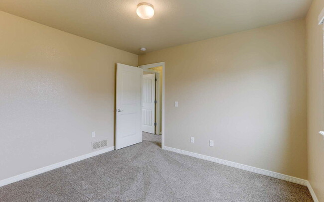 Building Photo - 3832 Sierra Glen Pl