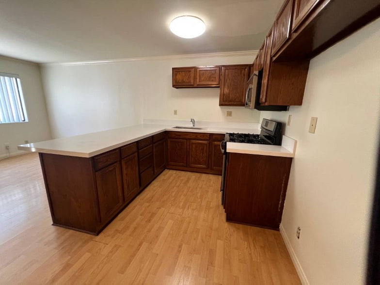 Building Photo - 625 E Cypress Ave