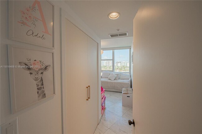 Building Photo - 18201 Collins Ave