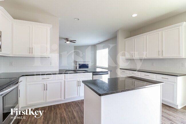 Building Photo - 43 S Great White Way