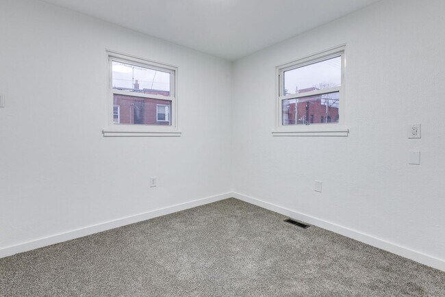 Building Photo - AVAILABLE JUNE 2026! - 2 Bedroom Suburban Vibes in the HEART of the City!!