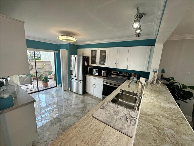 Building Photo - 567 Lakeside Dr