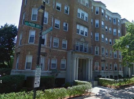 Building Photo - 231 Park Dr