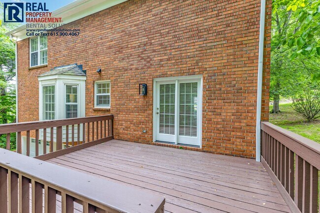 Building Photo - Beautiful Brentwood 3 BD home with attache...