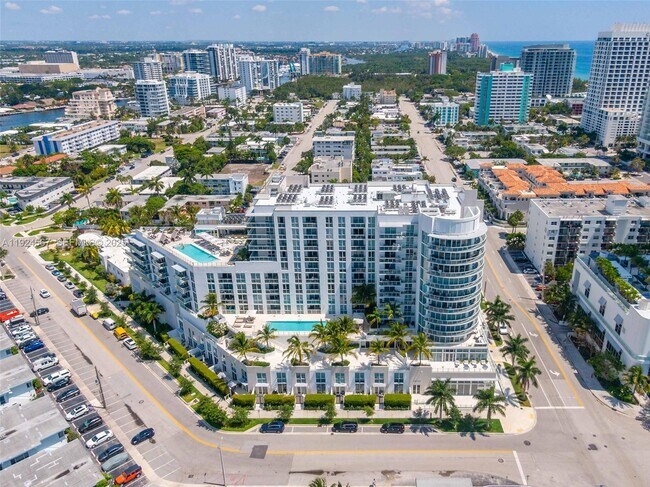 Building Photo - 401 N Birch Rd