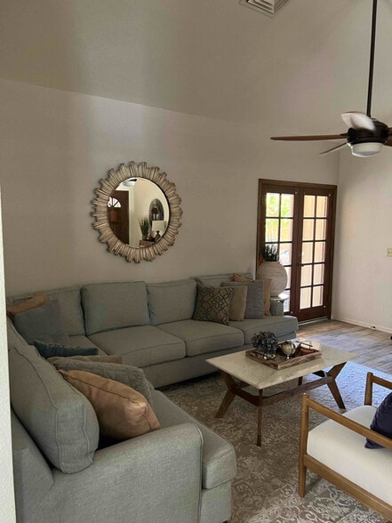 Building Photo - 946 E Cullumber St