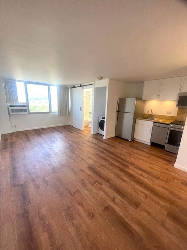 Primary Photo - Renovated Studio / 1 Bath in Century Park ...