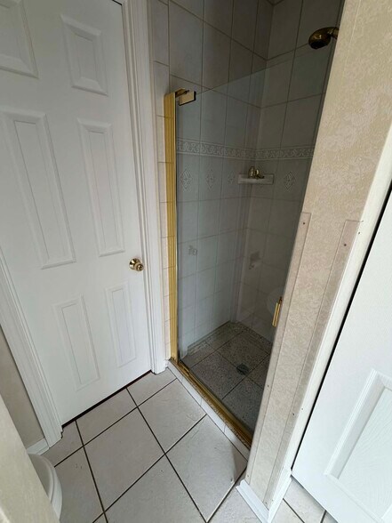 Building Photo - 1730 N Ridge Ave