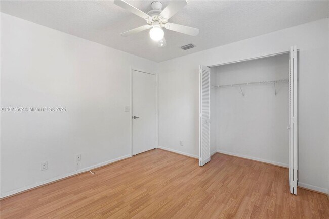 Building Photo - 11066 Longboat Dr