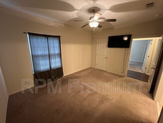 Building Photo - 8614 Forestwood Ave