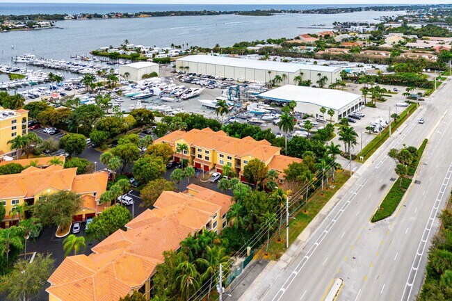 Building Photo - 900 Scotia Dr