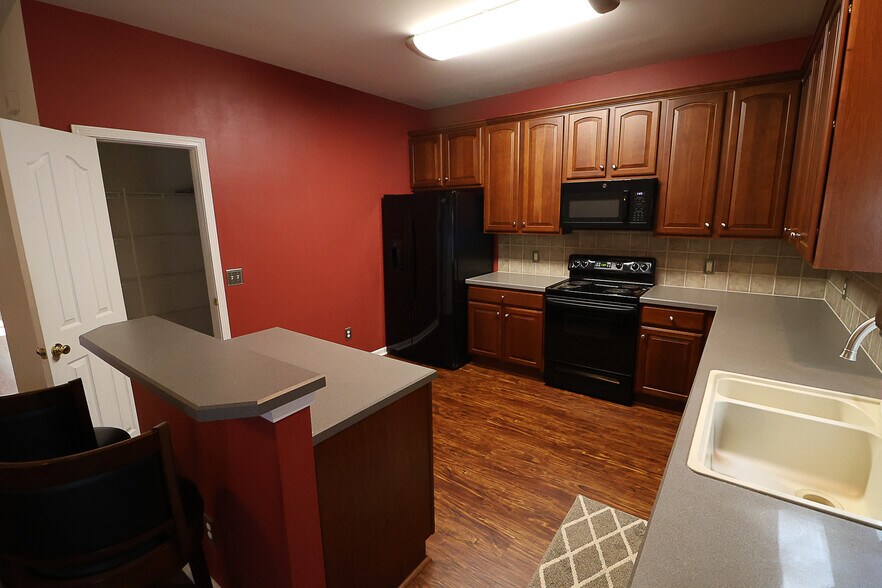 Building Photo - 10979 Princeton Village Dr