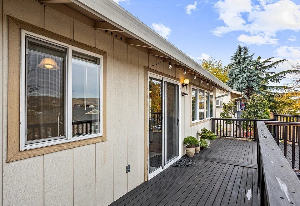 Back Deck - 312 N 18th Ave