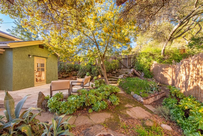 Building Photo - 543 Fernwood Pacific Dr