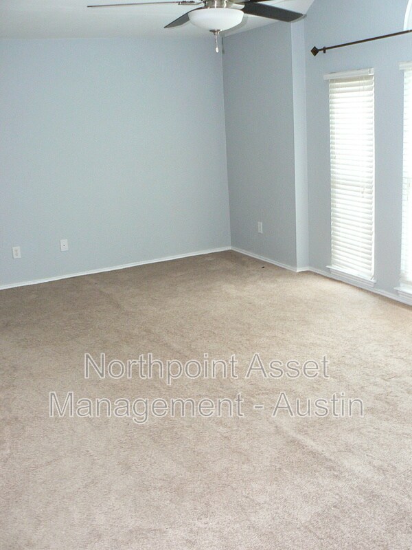 Building Photo - 1701 Yucca Ln