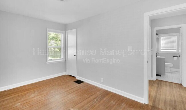 Building Photo - 5017 Indianola Ave