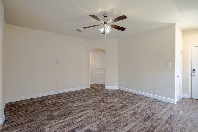 Building Photo - 121 Hematite Ln