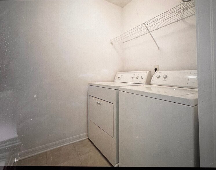 Building Photo - 10545 Shady Falls Ct