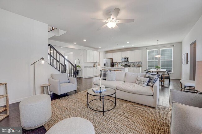 Building Photo - 317 Foxglove Way