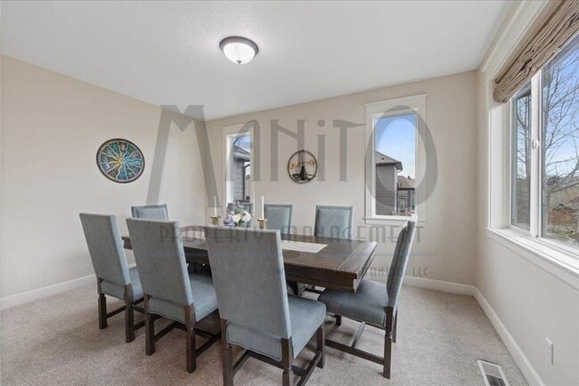 Building Photo - Spacious Trickle Creek Home