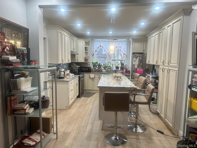 Building Photo - 125 Vanderbilt Ave