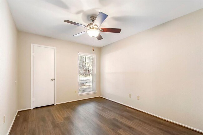 Building Photo - 108 N Deerfoot Cir