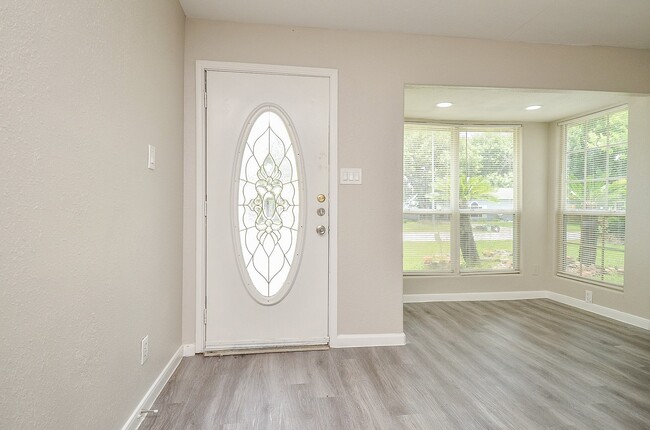 Building Photo - 2110 Pickerton Dr