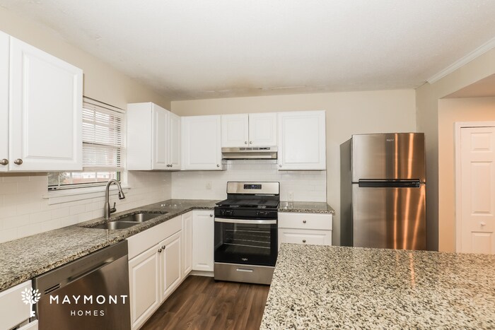 Building Photo - 1684 Regency Pl