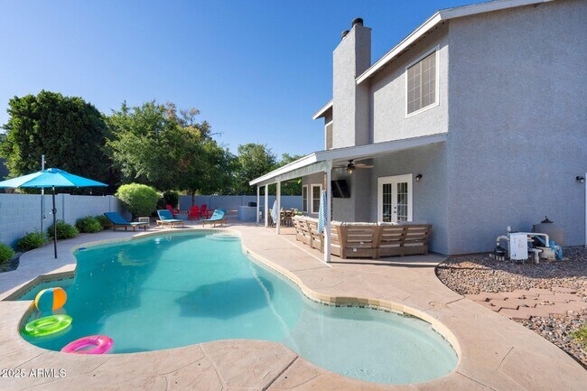 Building Photo - 2826 N Villas Ct