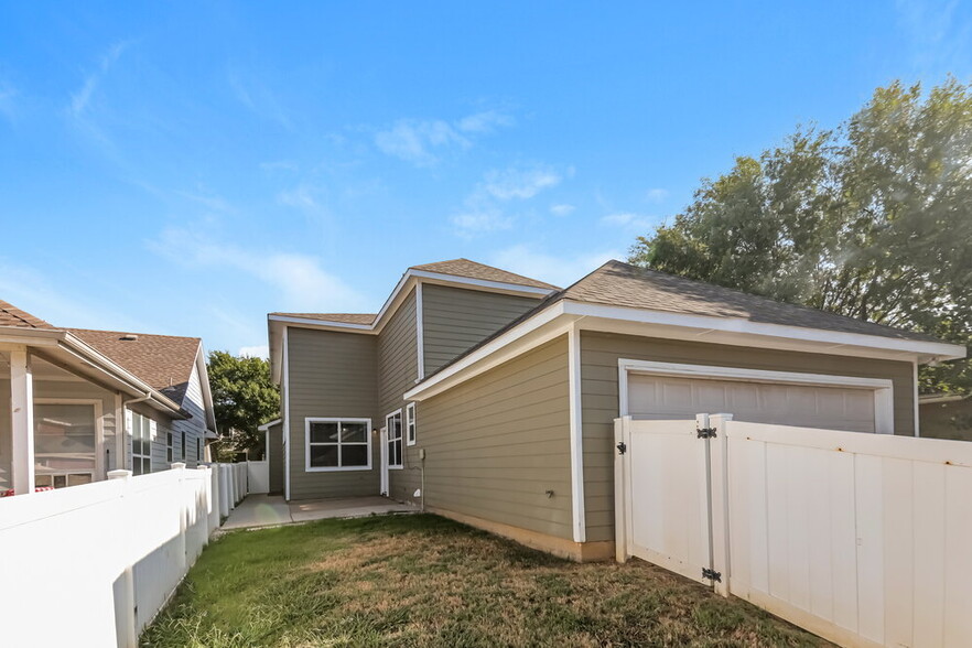 Building Photo - 9900 Concord Dr
