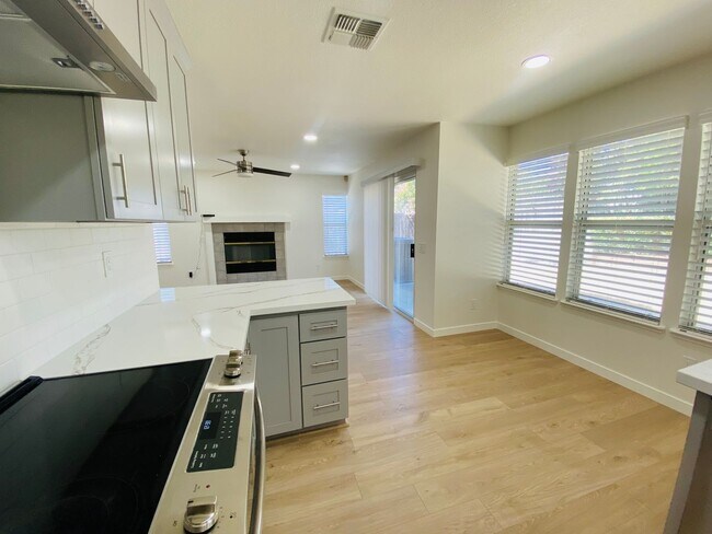 Building Photo - Classic Beauty