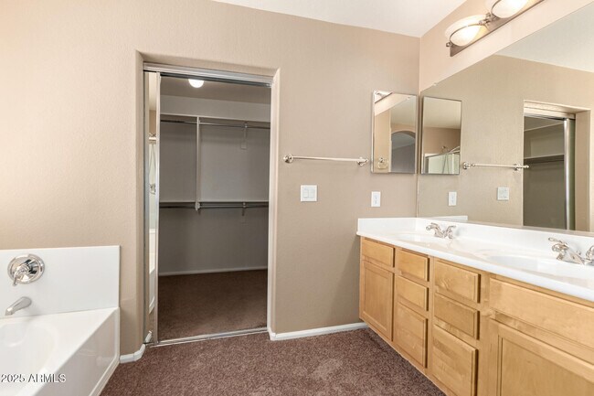Building Photo - 2415 W Lucia Dr