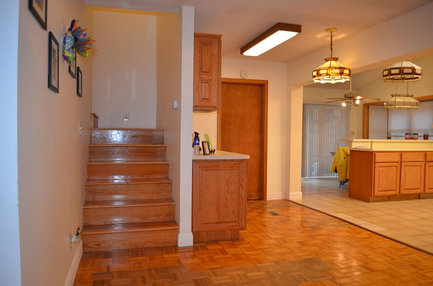 Building Photo - 5681 Fullview Heights Dr