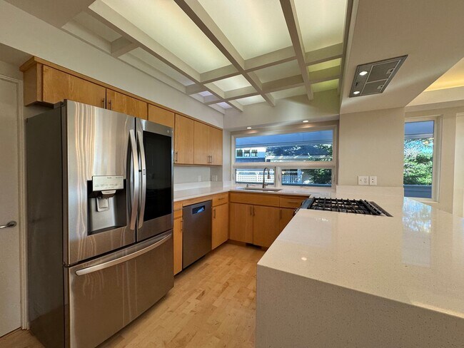 Building Photo - Breathtaking views of Chuckanut Bay!!