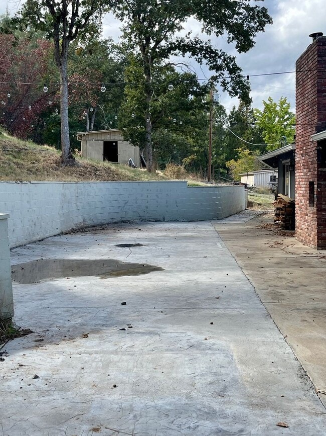 Building Photo - 3 Bedroom Plus Office, 2.5 Bath Located in...