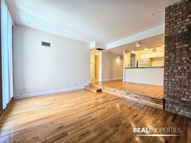 Building Photo - 2 bedroom in CHICAGO IL 60610