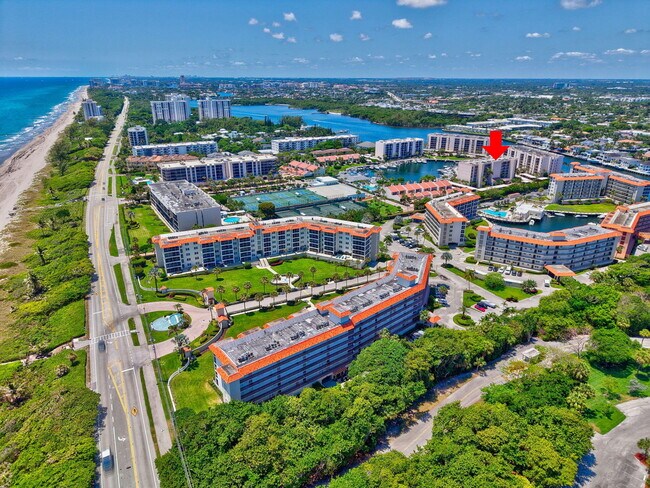 Building Photo - 2707 N Ocean Blvd
