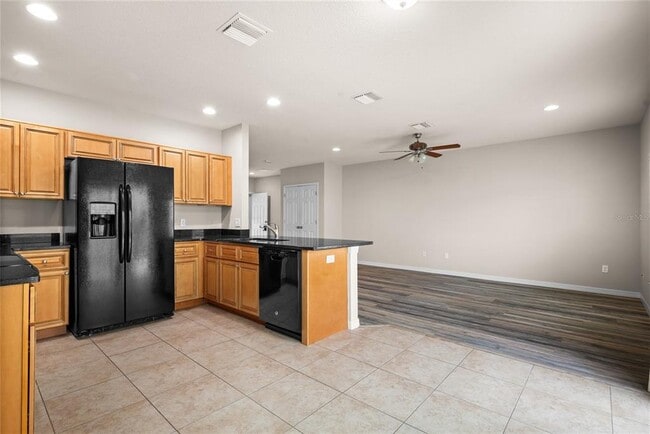 Building Photo - 1875 Sommarie Wy