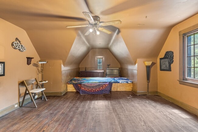 Building Photo - 2260 5th Ave